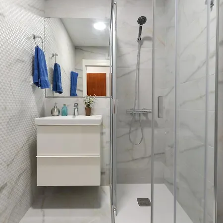 A Bright And Modern شقة